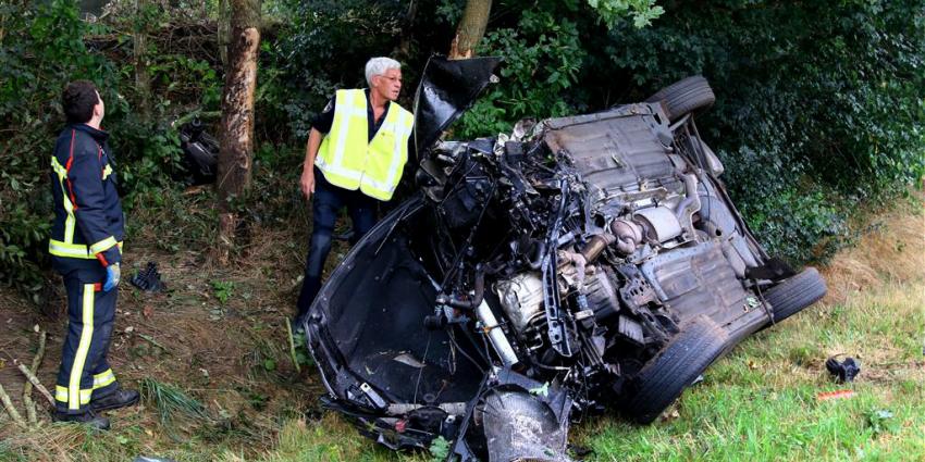 Dronken automobilist over de kop in Anloo