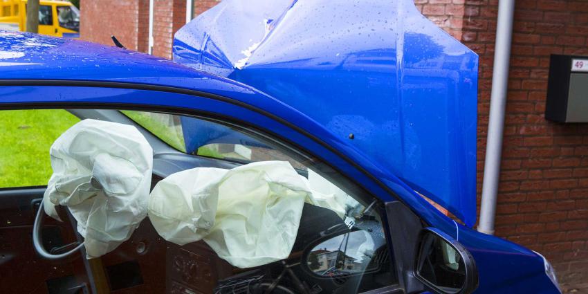 Auto ramt gevel Sociaal Cultureel Centrum Oirschot