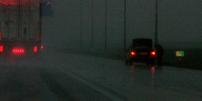 Man (37) knalt met auto op A32 op crashende auto en overlijdt