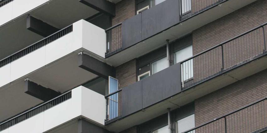 Gezochte Tilburger (27) breekt beide enkels bij sprong van derde etage