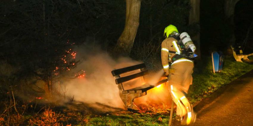 Weer bankje in brand gestoken in vlaardingen