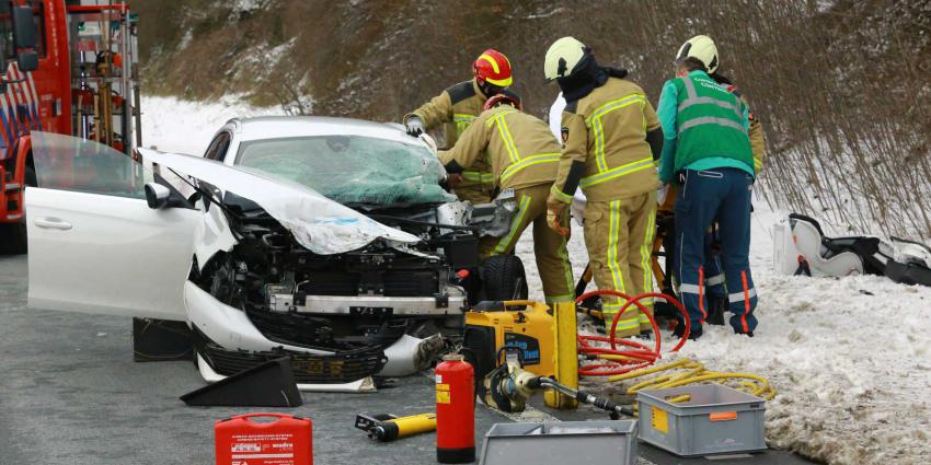 beknelling-auto-brandweer-knippen