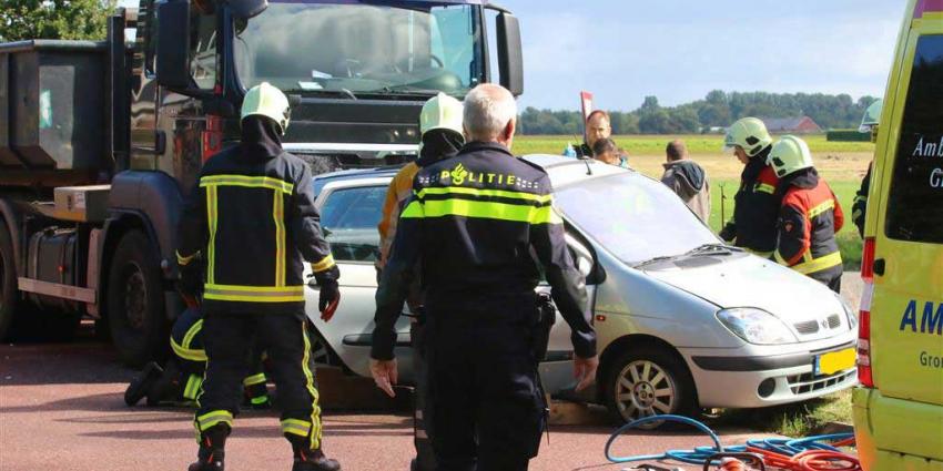 Vrouw bekneld na aanrijding met vrachtwagen Gieterveen