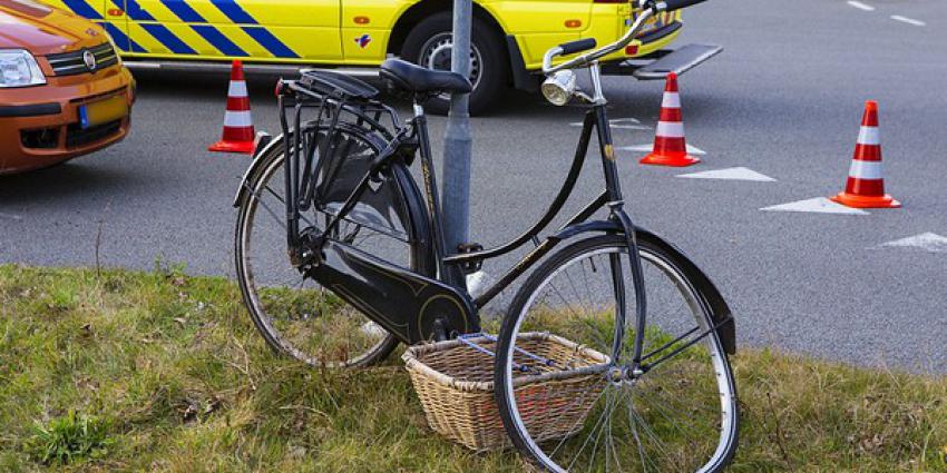 Fietsster en automobilist botsen op Kanaaldijk in Best