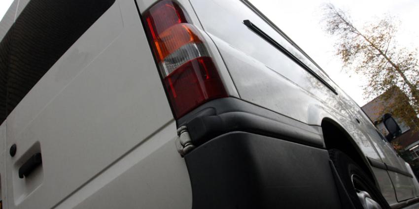 Bestelbus achtergelaten met drugsafval in Kerkrade