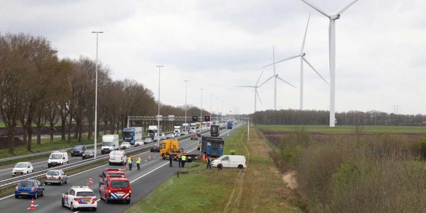 bestelbus-ongeval-snelweg