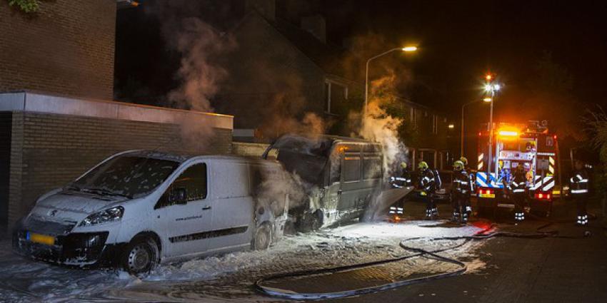 Twee bestelbussen uitgebrand in Best