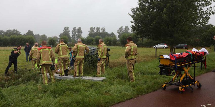 brancard-gekanteld-auto