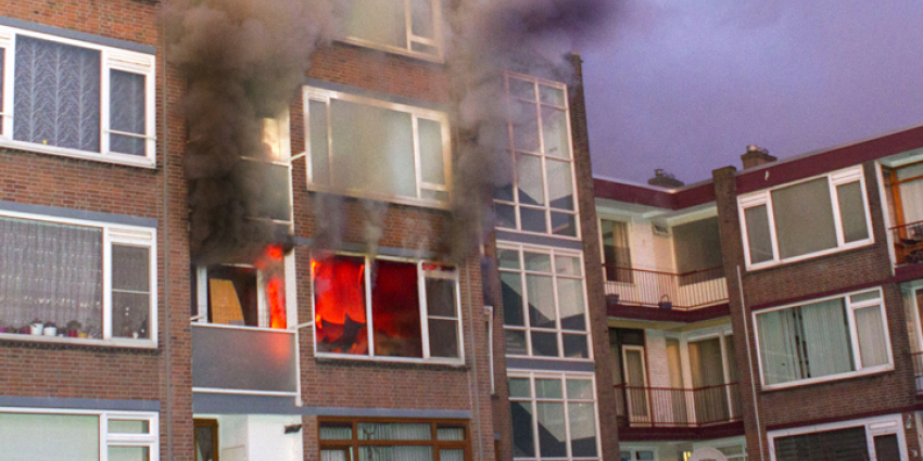 Mensen uit flat geëvacueerd bij brand