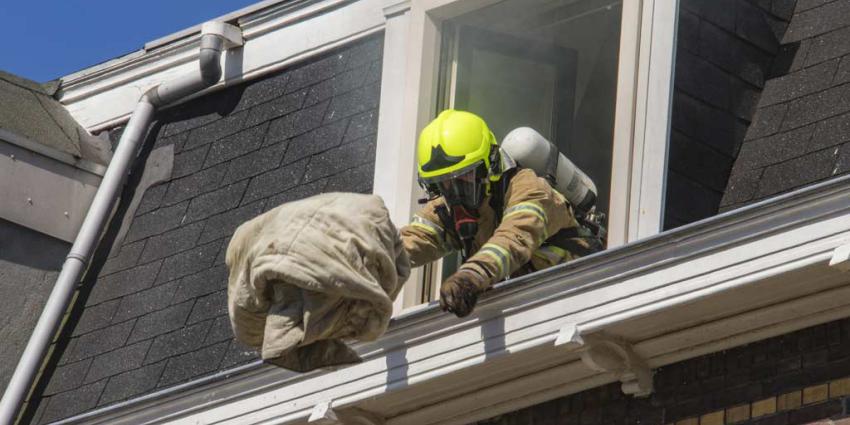 Brandweer blust brandje in bed