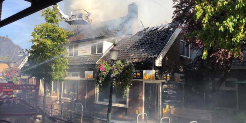 Grote brand bij Friethuis in Huizen