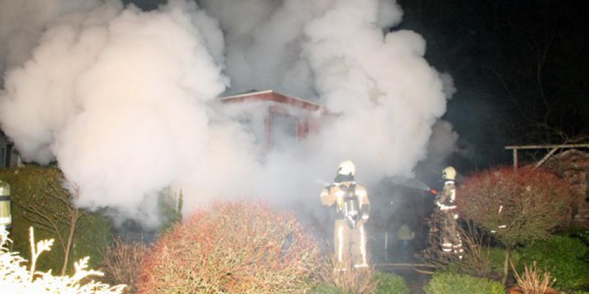 Brand legt chalet in Spier in de as 