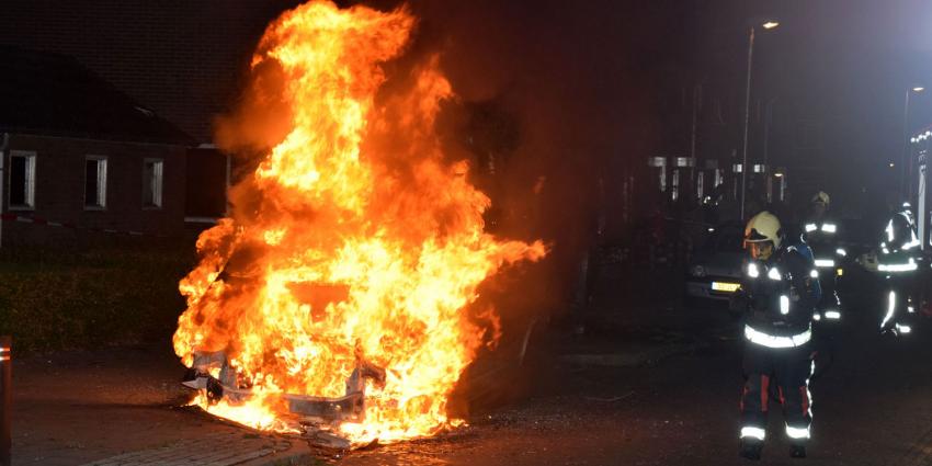 En weer auto in vlammen op in Hoogeveen