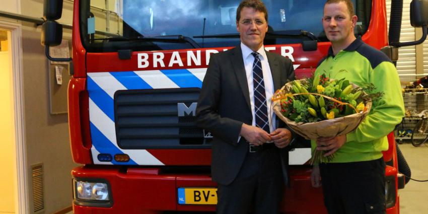 Brandweerman in het zonnetje gezet na redden automobilist