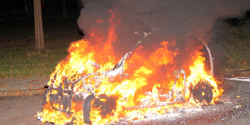 Brommobiel voor derde keer in brand gestoken in Tilburg