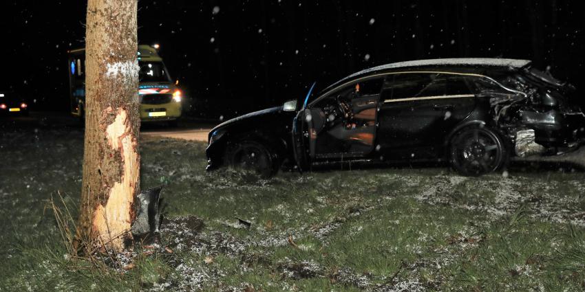 Beschadigde auto na aanrijding