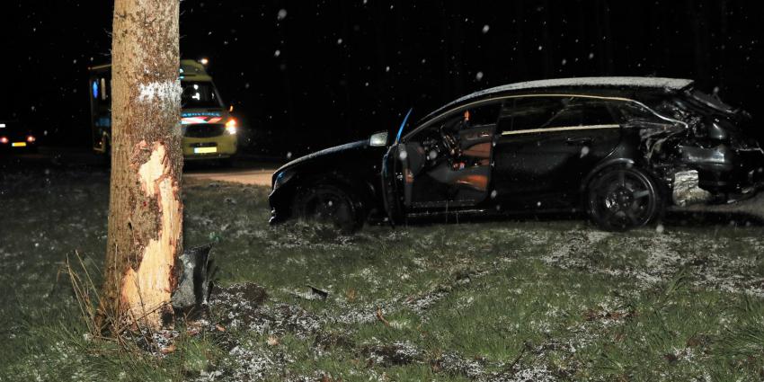 Beschadigde auto na aanrijding