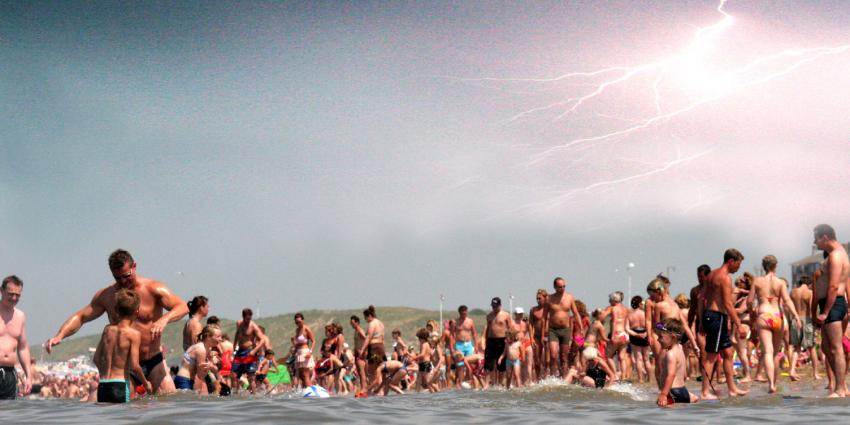 Het KNMI geeft zaterdag een dubbele waarschuwing onweer