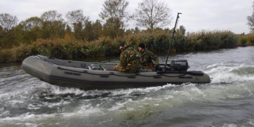 commando's in rubber boot