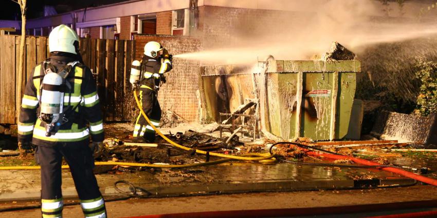 Bouwcontainer tegen gevel in brand woning Den Bosch