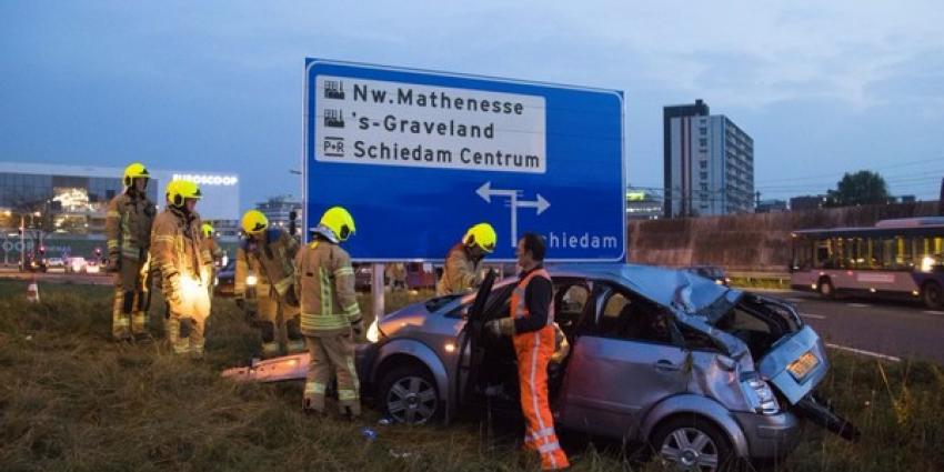 Gestolen auto gecrasht op de A20, bestuurder vlucht