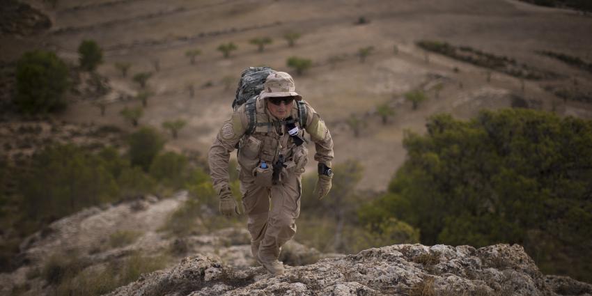 Militair op hitte training in Spanje