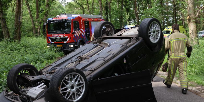 Auto op zijn kop