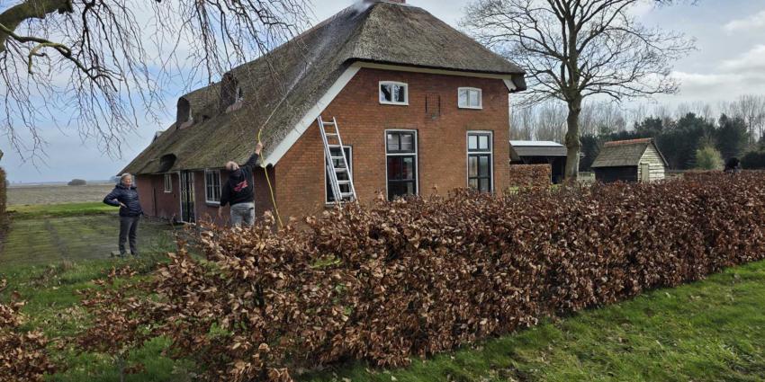 dakbrand-tuinslang-rietgedekt