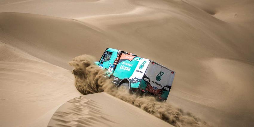 De Rooy en Van Genugten balen van negende etappe Silk Way Rally