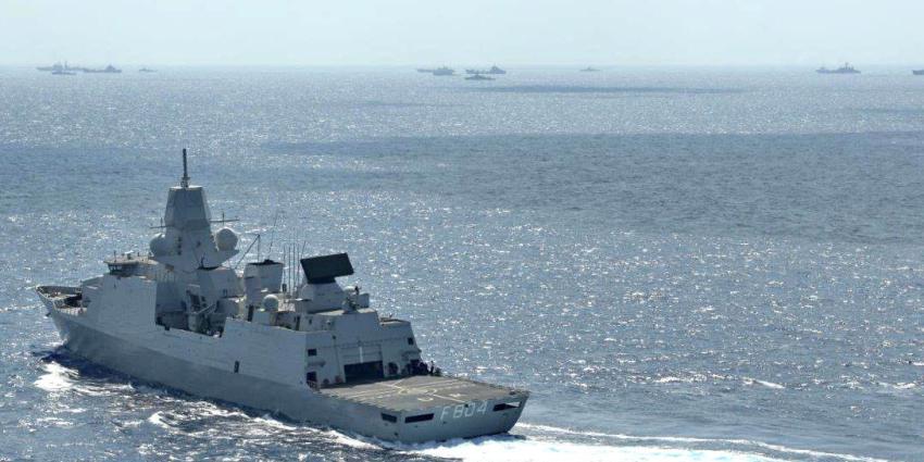 Marineschip onderschept ruim 2000 kilo drugs