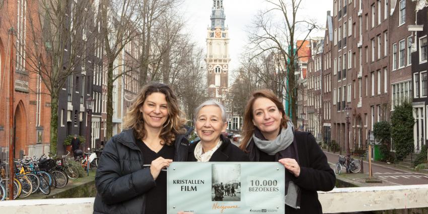 Acteur Rifka Lodeizen, regisseur Sandra Beerends en producent Floor Onrust met de Kristallen Film Award