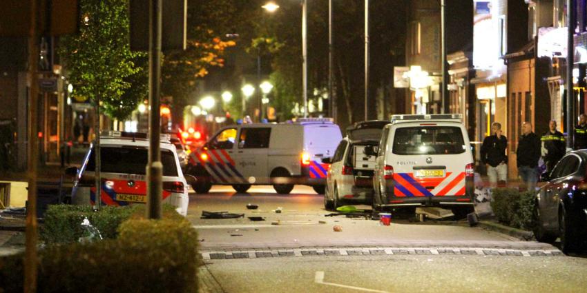 Doorgedraaide man dreigt gaskraan open te draaien en vernielt politieauto's