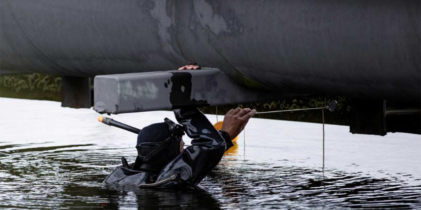 duiker-marine-onderzoek-explosieven