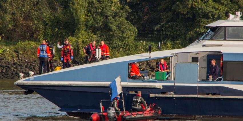 Foto van duikers brandweer op boot | Flashphoto | www.flashphoto.nl