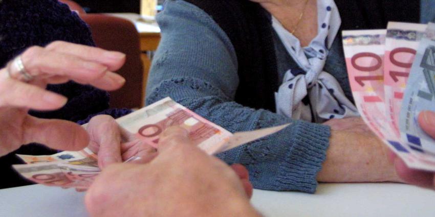 Foto van eurobiljetten uitkering ouderen | Archief EHF