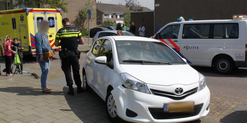 Jongetje op step aangereden door auto
