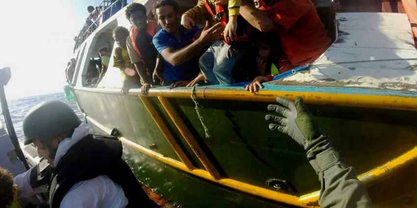 Meisje geboren op marinefregat na redding op zee