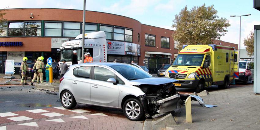 Twee gewonden na frontale aanrijding 