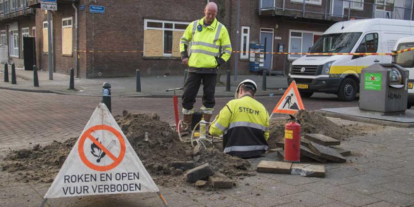 Medewerkers Steding repareren gasleiding