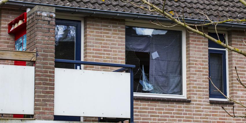 Woningbrand Vught door mogelijk naar binnen gegooide brandbom 