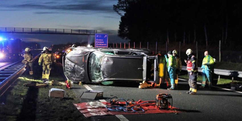 gekanteld-personenauto