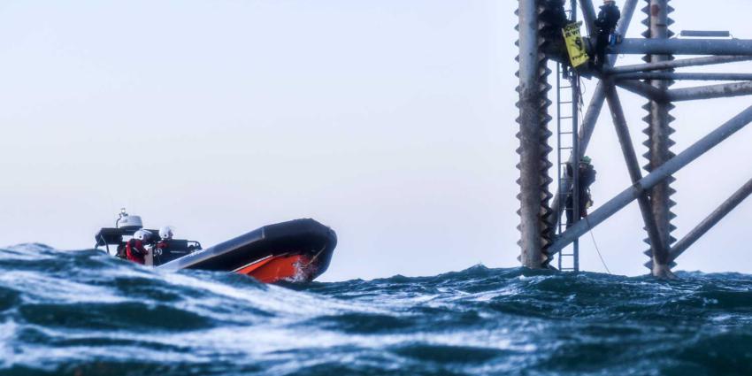  Negen aanhoudingen actie Greenpeace boorplatform Schiermonnikoog