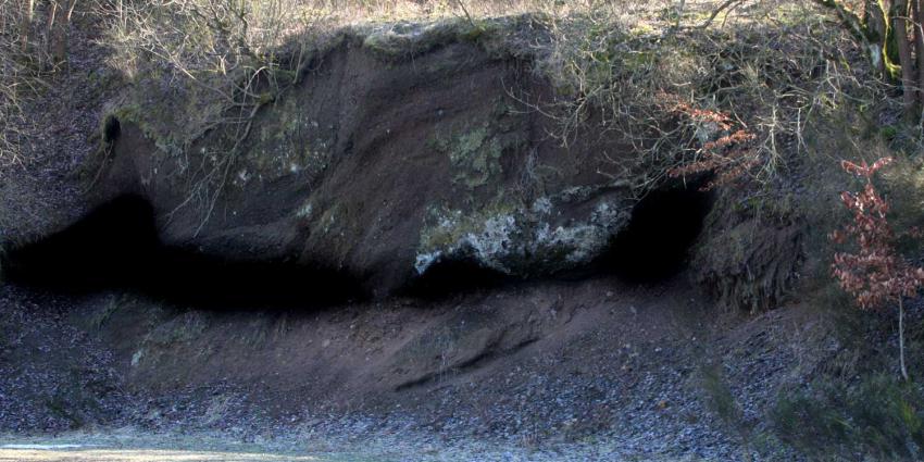 Brand in de mergelgrotten van Kanne bij Maastricht