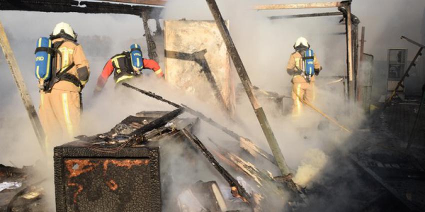 Kantoorunit tot de grond toe afgebrand in Drentse Hijken 