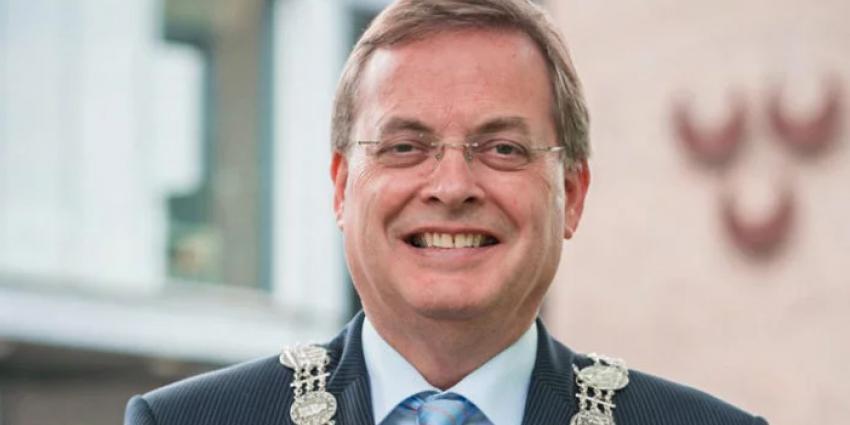 Burgemeester Huisman weg om seksuele misdragingen