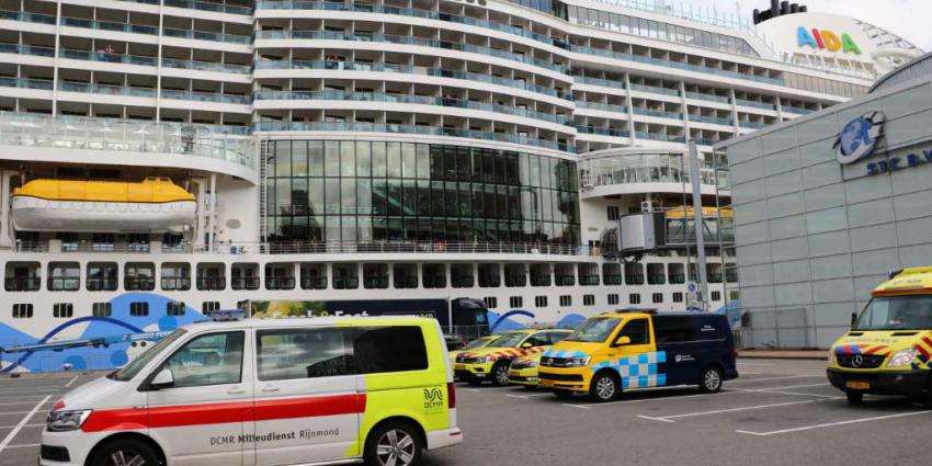 Tientallen mensen onwel op cruiseschip in Rotterdam. Hulpverlening massaal aanwezig