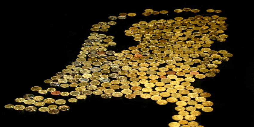 Nederlanders sparen minder, maar meer geld in stenen