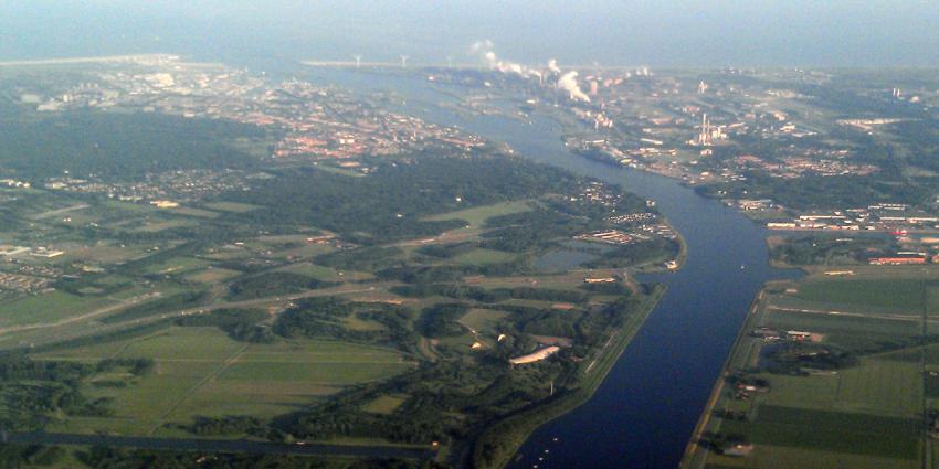 Minister tekent overeenkomst grotere Zeesluis IJmuiden