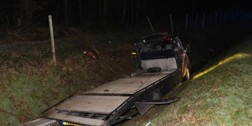 Oprijwagen in een greppel