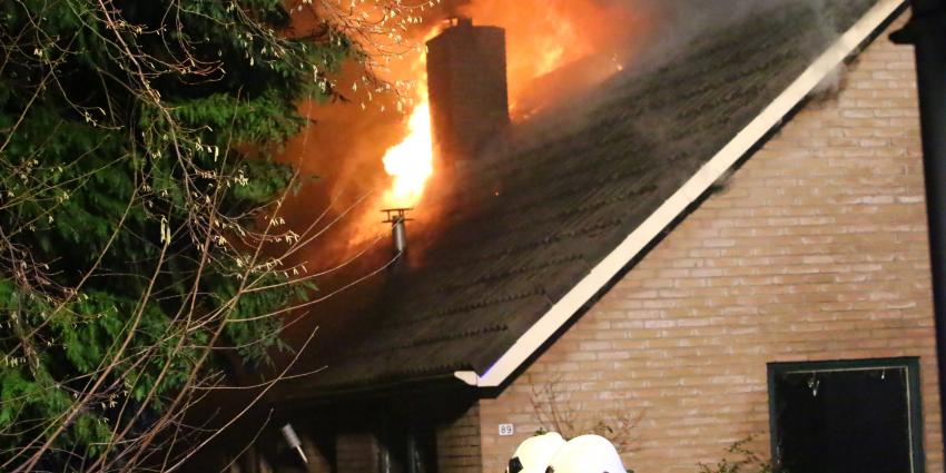 Brand richt grote schade aan in woning Schoonoord